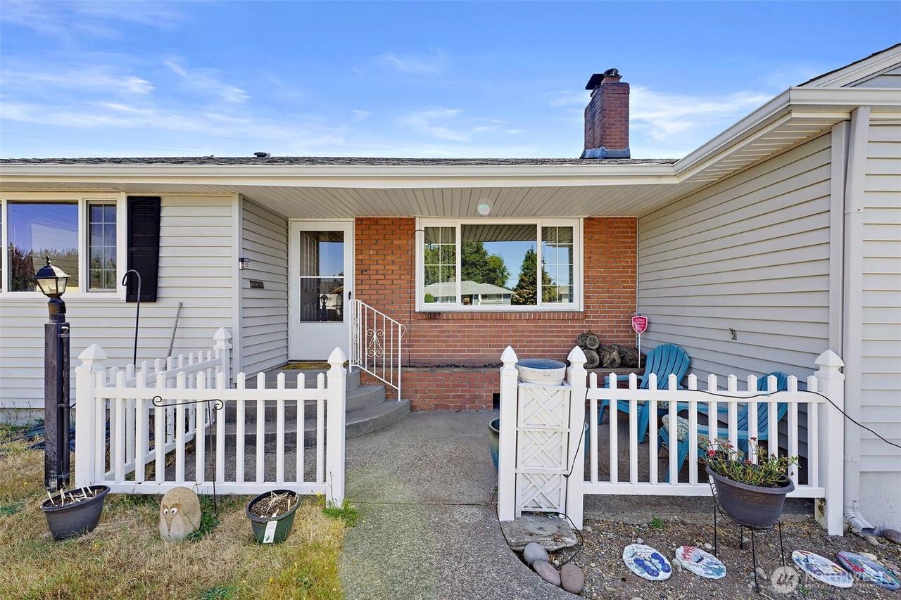 Front of house at 1821 N Bennett St