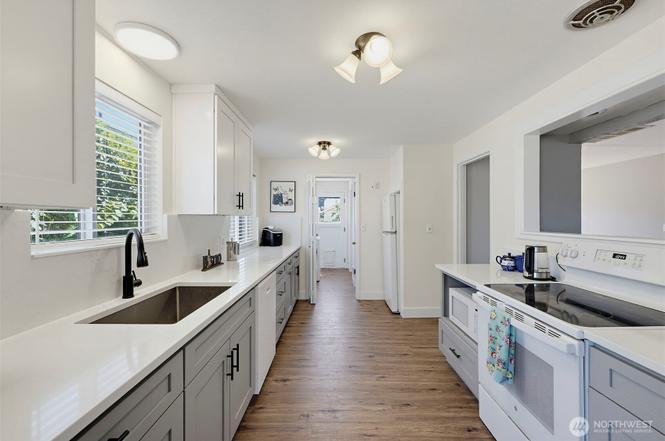 Kitchen angle 2